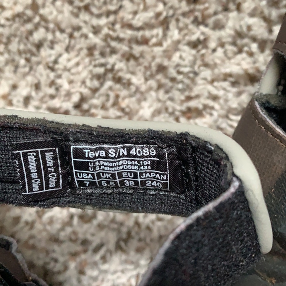 Teva Women’s Size 7 - Picture 6 of 7